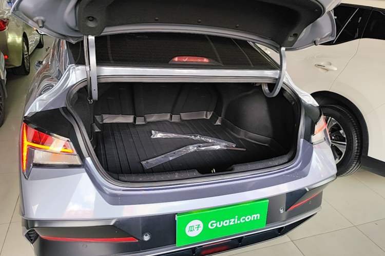 Used Hyundai Elantra 2023 1.5L CVT LUX Prestige Edition Trunk
