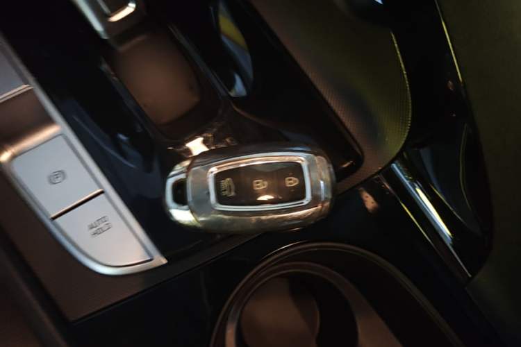 Used Hyundai Elantra 2023 1.5L CVT LUX Prestige Edition Vehicle Key