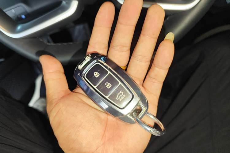 Used Hyundai Elantra 2023 1.5L CVT LUX Prestige Edition Vehicle Key
