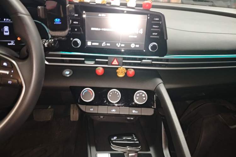 Used Hyundai Elantra 2023 1.5L CVT GLX Elite Edition Audio And AC Panel