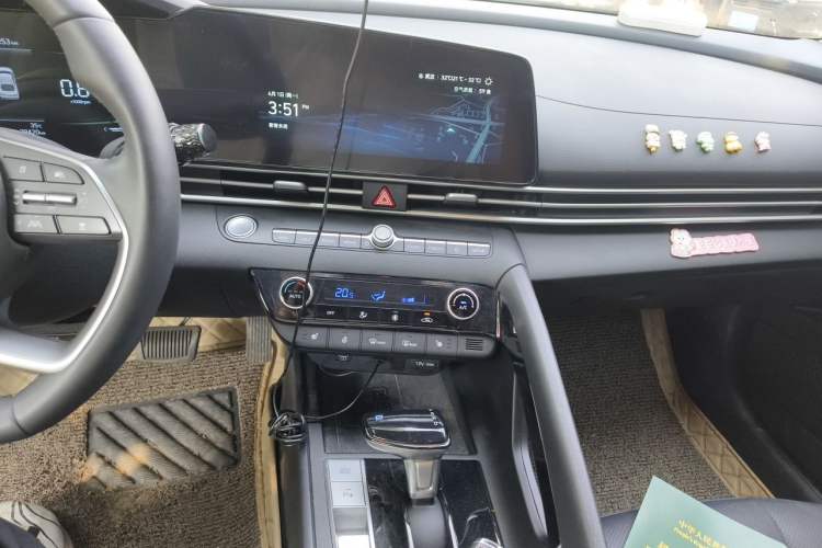 Used Hyundai Elantra 2023 1.5L CVT LUX Prestige Edition Audio And AC Panel