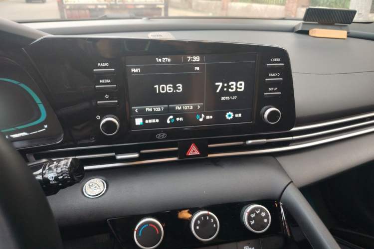 Used Hyundai Elantra 2023 1.5L CVT GLX Elite Edition Audio And AC Panel