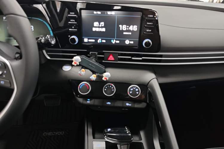 Used Hyundai Elantra 2023 1.5L CVT GLX Elite Edition Audio And AC Panel