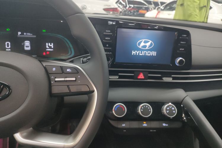 Used Hyundai Elantra 2023 1.5L CVT GLX Elite Edition Center Console