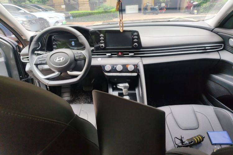 Used Hyundai Elantra 2023 1.5L CVT GLX Elite Edition Center Console