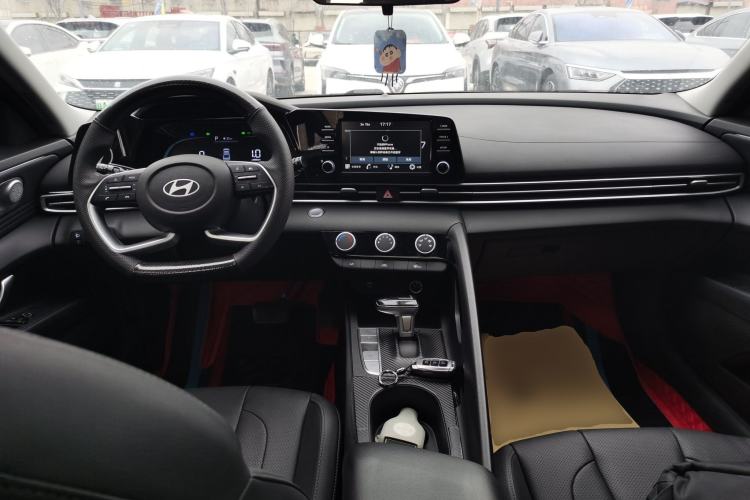 Used Hyundai Elantra 2023 1.5L CVT GLX Elite Edition Center Console