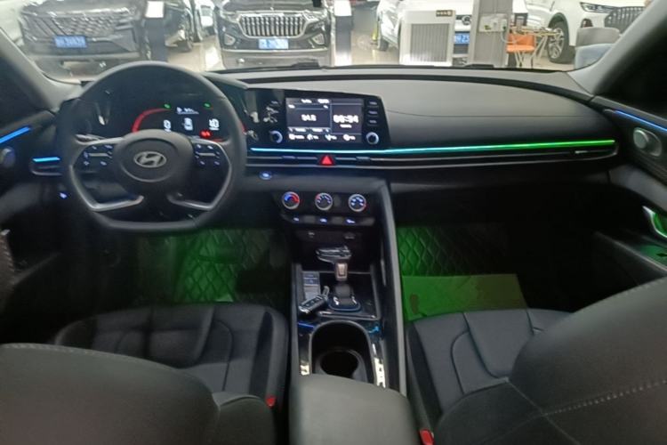 Used Hyundai Elantra 2023 1.5L CVT GLX Elite Edition Center Console