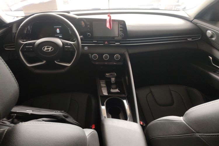 Used Hyundai Elantra 2023 1.5L CVT GLX Elite Edition Center Console