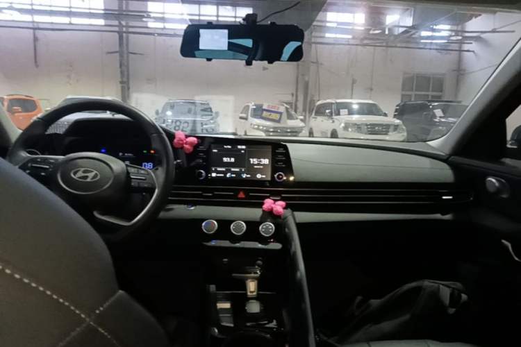 Used Hyundai Elantra 2023 1.5L CVT GLX Elite Edition Center Console