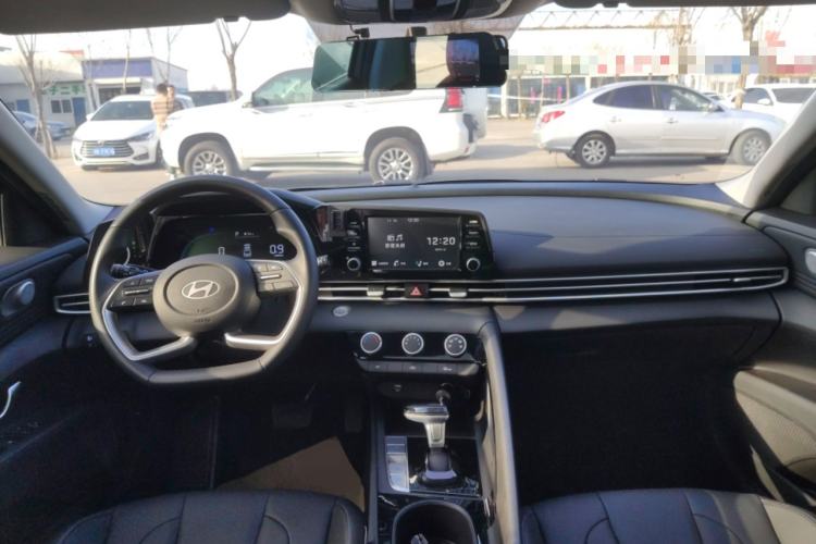 Used Hyundai Elantra 2023 1.5L CVT GLX Elite Edition Center Console