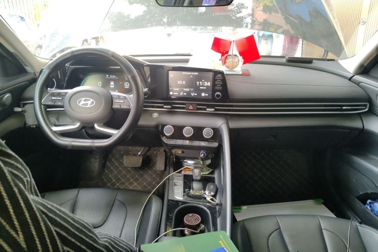 Used Hyundai Elantra 2023 1.5L CVT GLX Elite Edition Center Console
