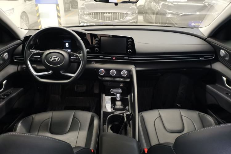 Used Hyundai Elantra 2023 1.5L CVT GLX Elite Edition Center Console