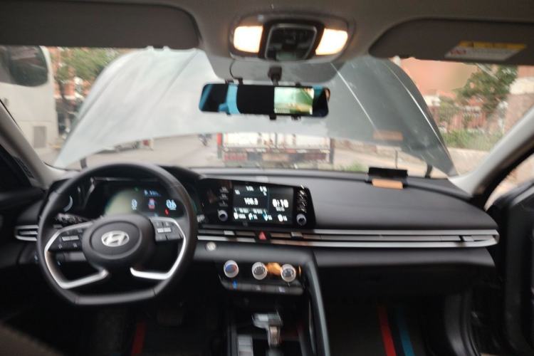 Used Hyundai Elantra 2023 1.5L CVT GLX Elite Edition Center Console