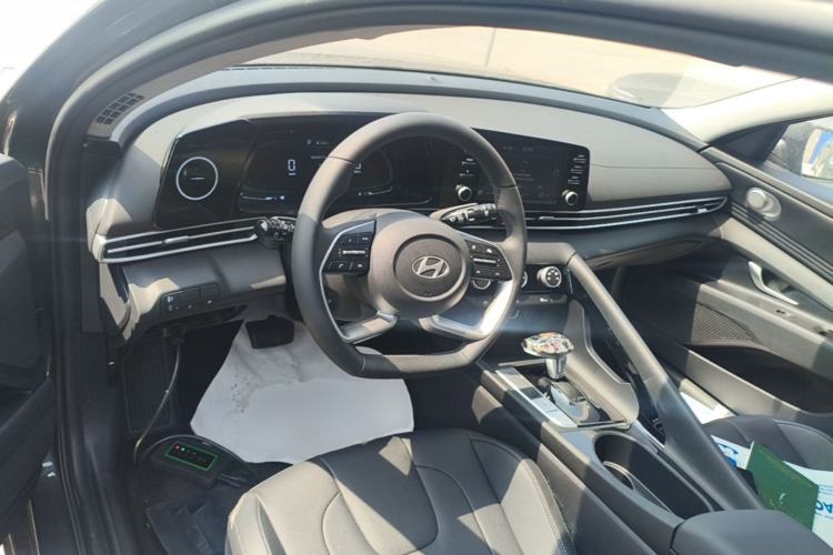 Used Hyundai Elantra 2023 1.5L CVT GLX Elite Edition Center Console