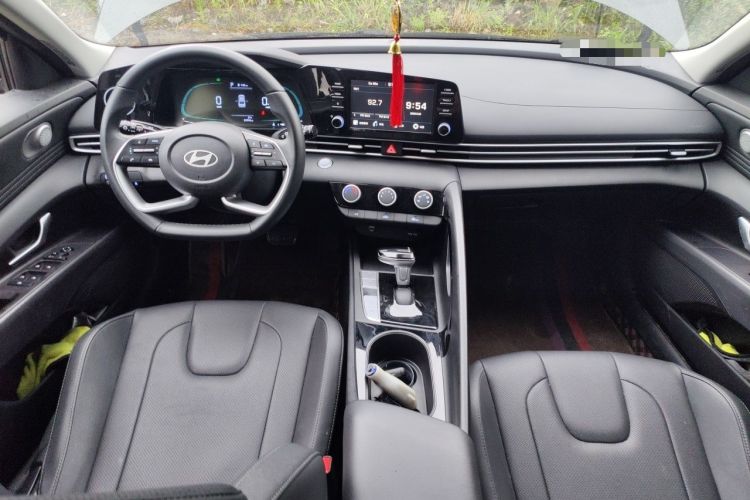 Used Hyundai Elantra 2023 1.5L CVT GLX Elite Edition Center Console