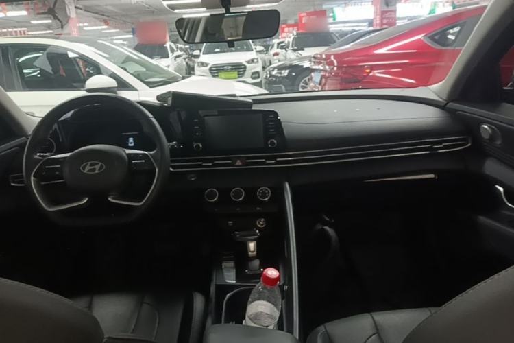 Used Hyundai Elantra 2023 1.5L CVT GLX Elite Edition Center Console