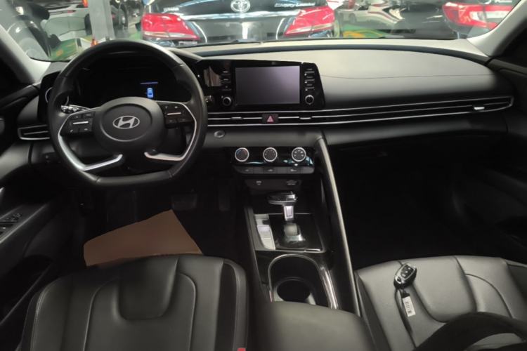 Used Hyundai Elantra 2023 1.5L CVT GLX Elite Edition Center Console