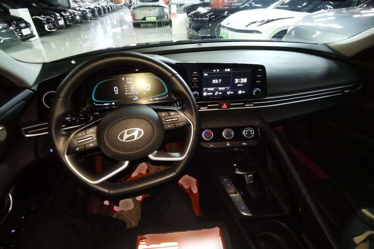 Used Hyundai Elantra 2023 1.5L CVT GLX Elite Edition Center Console
