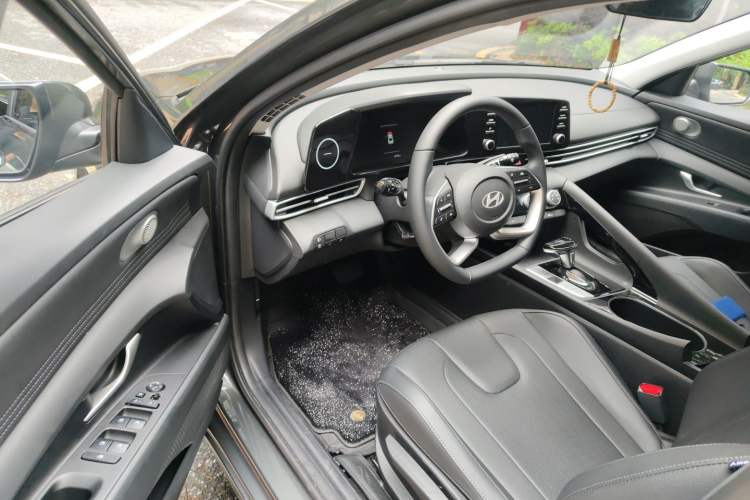 Used Hyundai Elantra 2023 1.5L CVT GLX Elite Edition Driver Seat