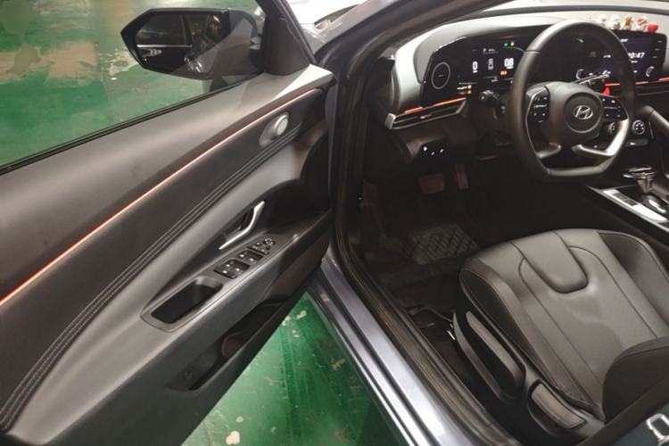 Used Hyundai Elantra 2023 1.5L CVT GLX Elite Edition Driver Seat