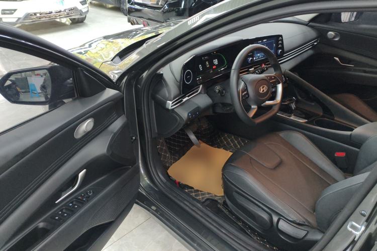 Used Hyundai Elantra 2023 1.5L CVT GLX Elite Edition Driver Seat