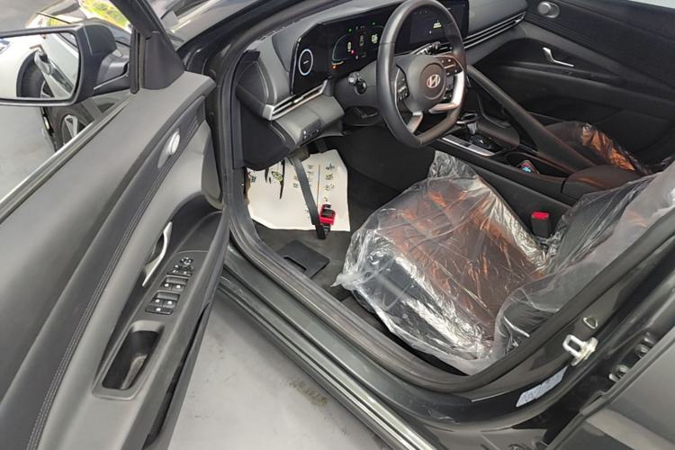 Used Hyundai Elantra 2023 1.5L CVT LUX Prestige Edition Driver Seat