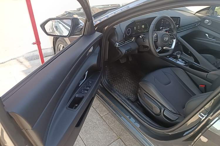 Used Hyundai Elantra 2023 1.5L CVT GLX Elite Edition Driver Seat
