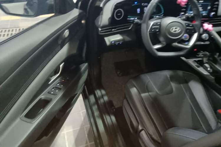 Used Hyundai Elantra 2023 1.5L CVT GLX Elite Edition Driver Seat