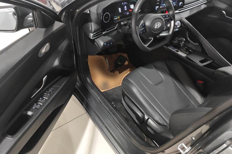 Used Hyundai Elantra 2023 1.5L CVT GLX Elite Edition Driver Seat
