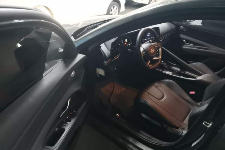 Used Hyundai Elantra 2023 1.5L CVT GLX Elite Edition Driver Seat