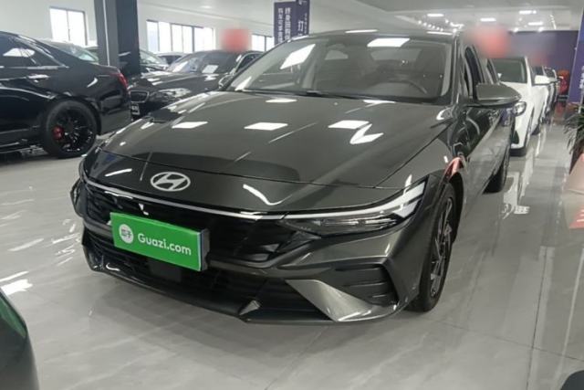 Ojetý Hyundai Elantra 2023 1.5L CVT LUX Prestige Edition