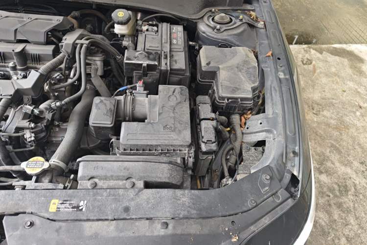 Used Hyundai Elantra 2023 1.5L CVT LUX Prestige Edition Engine Bay Left