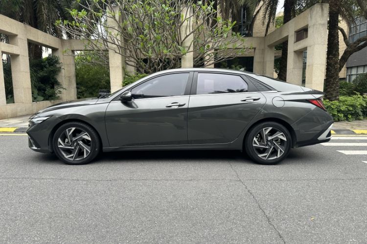Used Hyundai Elantra 2023 1.5L CVT LUX Prestige Edition Exterior 1