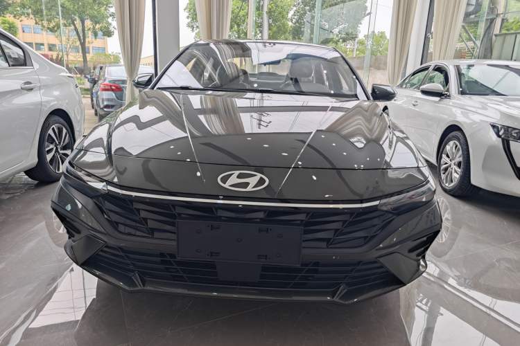 Used Hyundai Elantra 2023 1.5L CVT LUX Prestige Edition Exterior 1