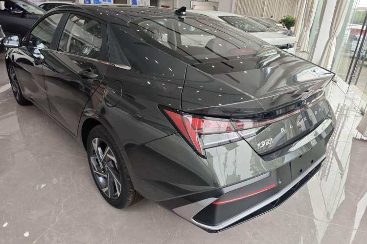 Used Hyundai Elantra 2023 1.5L CVT LUX Prestige Edition Exterior 2