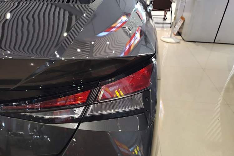 Used Hyundai Elantra 2023 1.5L CVT GLX Elite Edition Exterior 3
