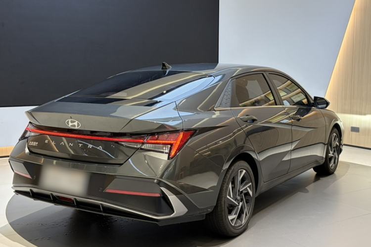 Used Hyundai Elantra 2023 1.5L CVT LUX Prestige Edition Exterior 5