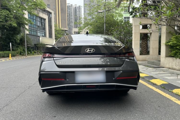 Used Hyundai Elantra 2023 1.5L CVT LUX Prestige Edition Exterior 5