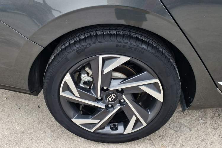 Used Hyundai Elantra 2023 1.5L CVT GLX Elite Edition Exterior 8