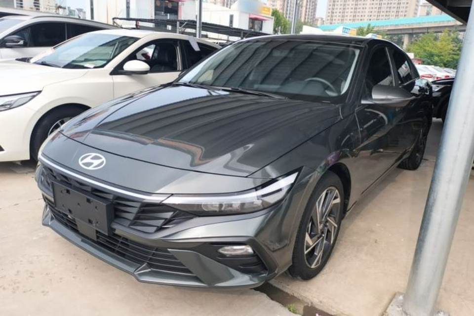 Hyundai Elantra 2023