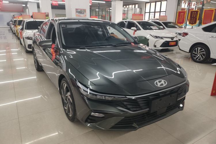 Used Hyundai Elantra 2023 1.5L CVT GLX Elite Edition Front Right 45 Deg