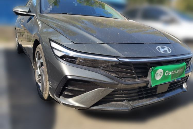 Used Hyundai Elantra 2023 1.5L CVT LUX Prestige Edition Front Right 45 Deg