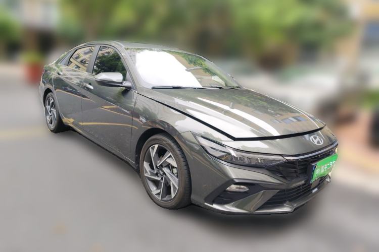 Used Hyundai Elantra 2023 1.5L CVT GLX Elite Edition Front Right 45 Deg