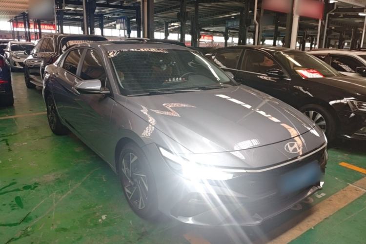 Used Hyundai Elantra 2023 1.5L CVT GLX Elite Edition Front Right 45 Deg