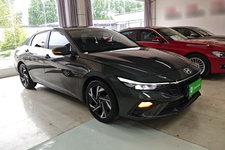 Used Hyundai Elantra 2023 1.5L CVT GLX Elite Edition Front Right 45 Deg