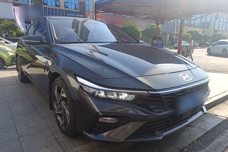 Used Hyundai Elantra 2023 1.5L CVT GLX Elite Edition Front Right 45 Deg