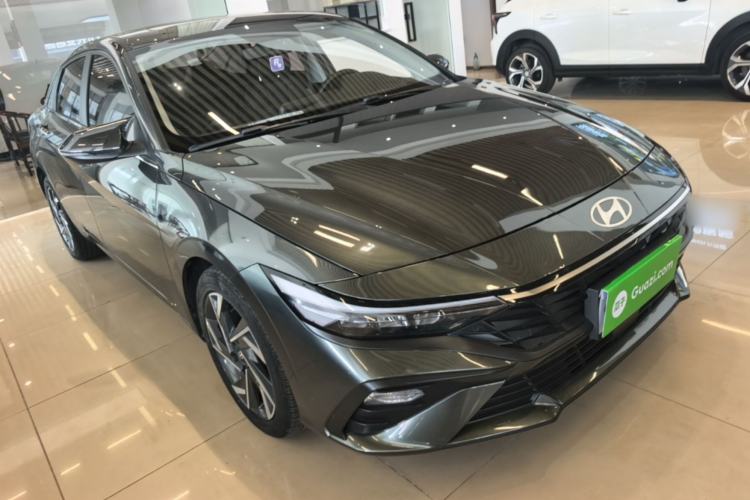 Used Hyundai Elantra 2023 1.5L CVT GLX Elite Edition Front Right 45 Deg
