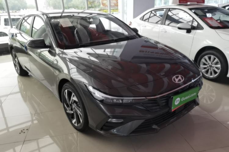 Used Hyundai Elantra 2023 1.5L CVT GLX Elite Edition Front Right 45 Deg