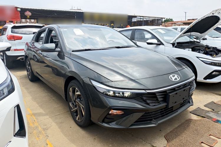 Used Hyundai Elantra 2023 1.5L CVT GLX Elite Edition Front Right 45 Deg