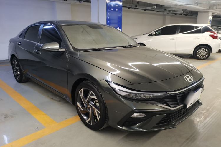 Used Hyundai Elantra 2023 1.5L CVT GLX Elite Edition Front Right 45 Deg